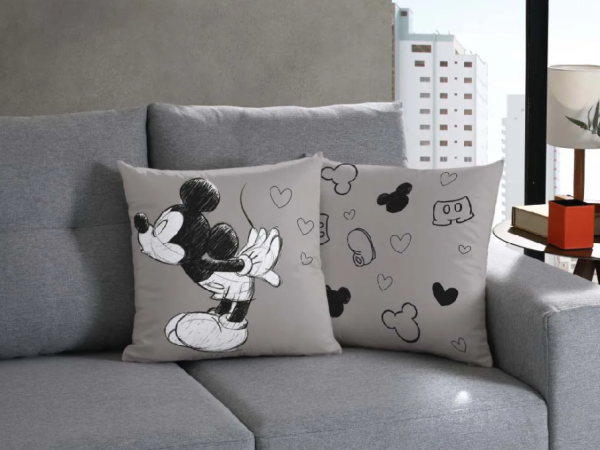 Transforme seu lar com a magia Disney: Cortinas e capas de almofada encantadoras!