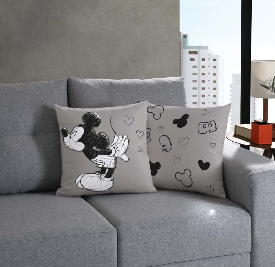Transforme seu lar com a magia Disney: Cortinas e capas de almofada encantadoras!