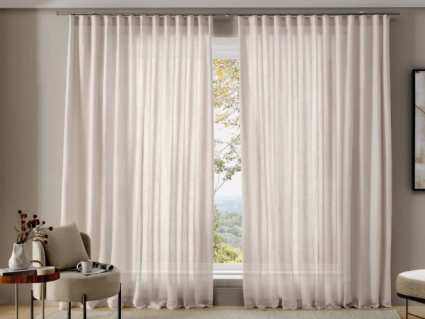 Varão ou rolo? escolhendo o melhor sistema para suas cortinas