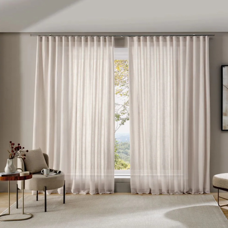 Varão ou rolo? escolhendo o melhor sistema para suas cortinas