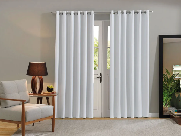 Cortina com 70% ou 100% de bloqueio de luz: qual escolher para o quarto?