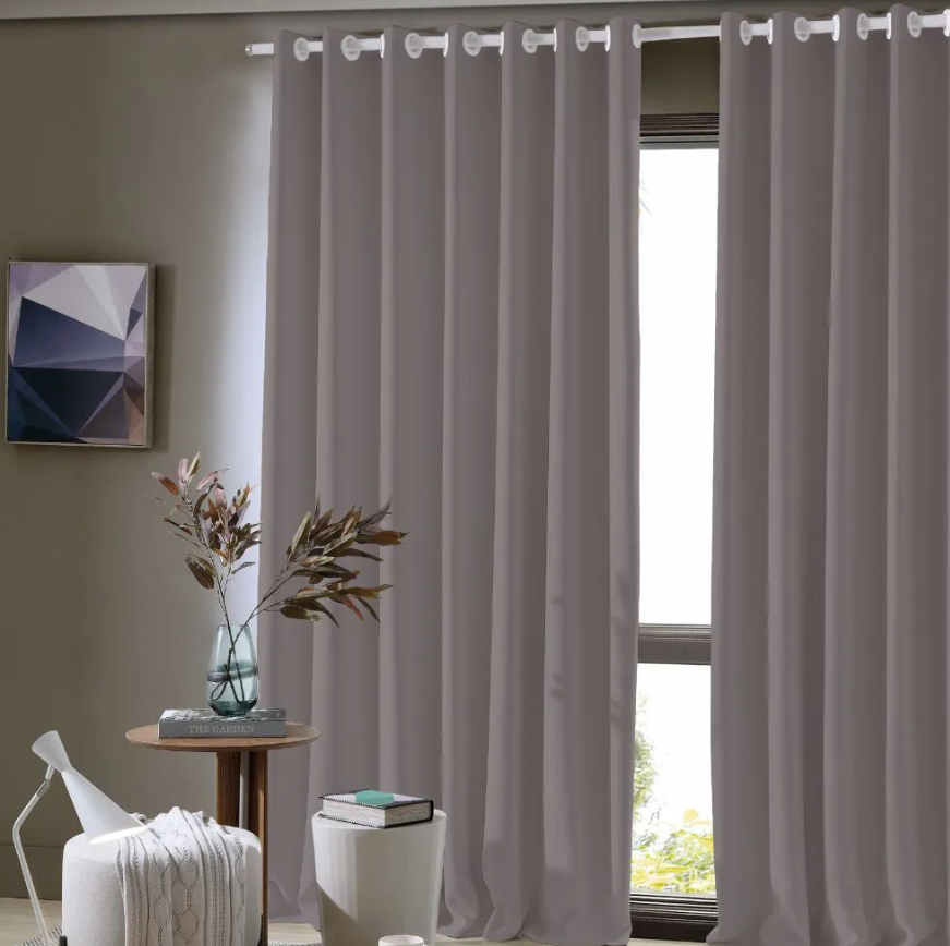 Persiana rolo ou blackout PVC: Qual controla melhor a luminosidade?