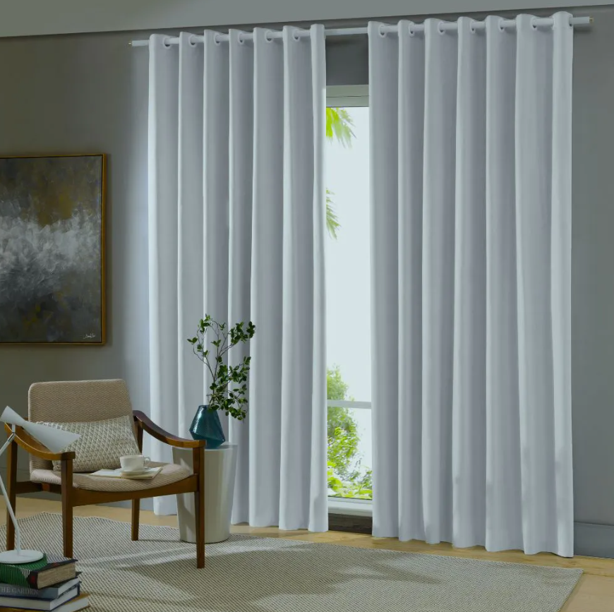 Como escolher uma cortina blackout para sala que bloqueie a luz sem perder a elegância?
