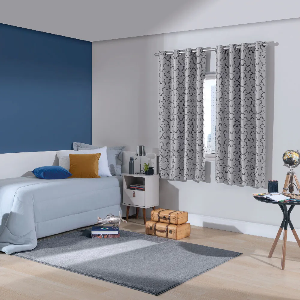 Cortina blackout 100% ou blackout PVC com voil: qual bloqueia mais a luz?
